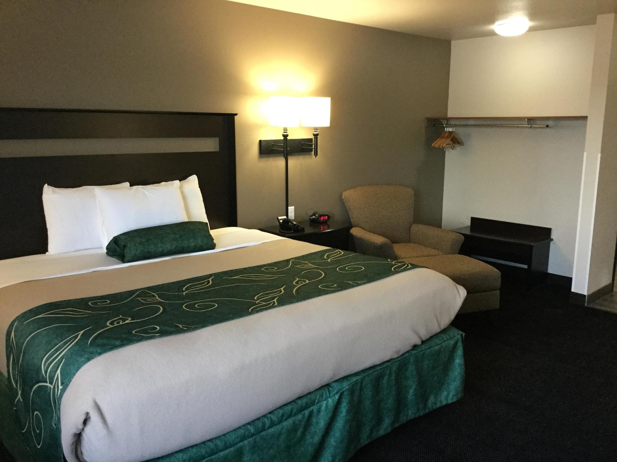 Baymont By Wyndham Glendive Hotel Bagian luar foto