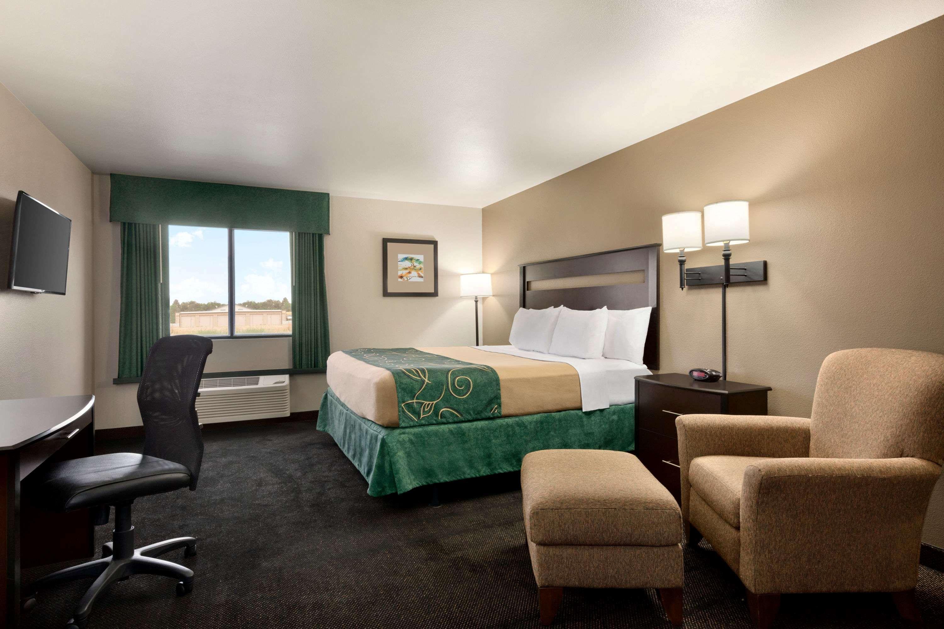Baymont By Wyndham Glendive Hotel Bagian luar foto