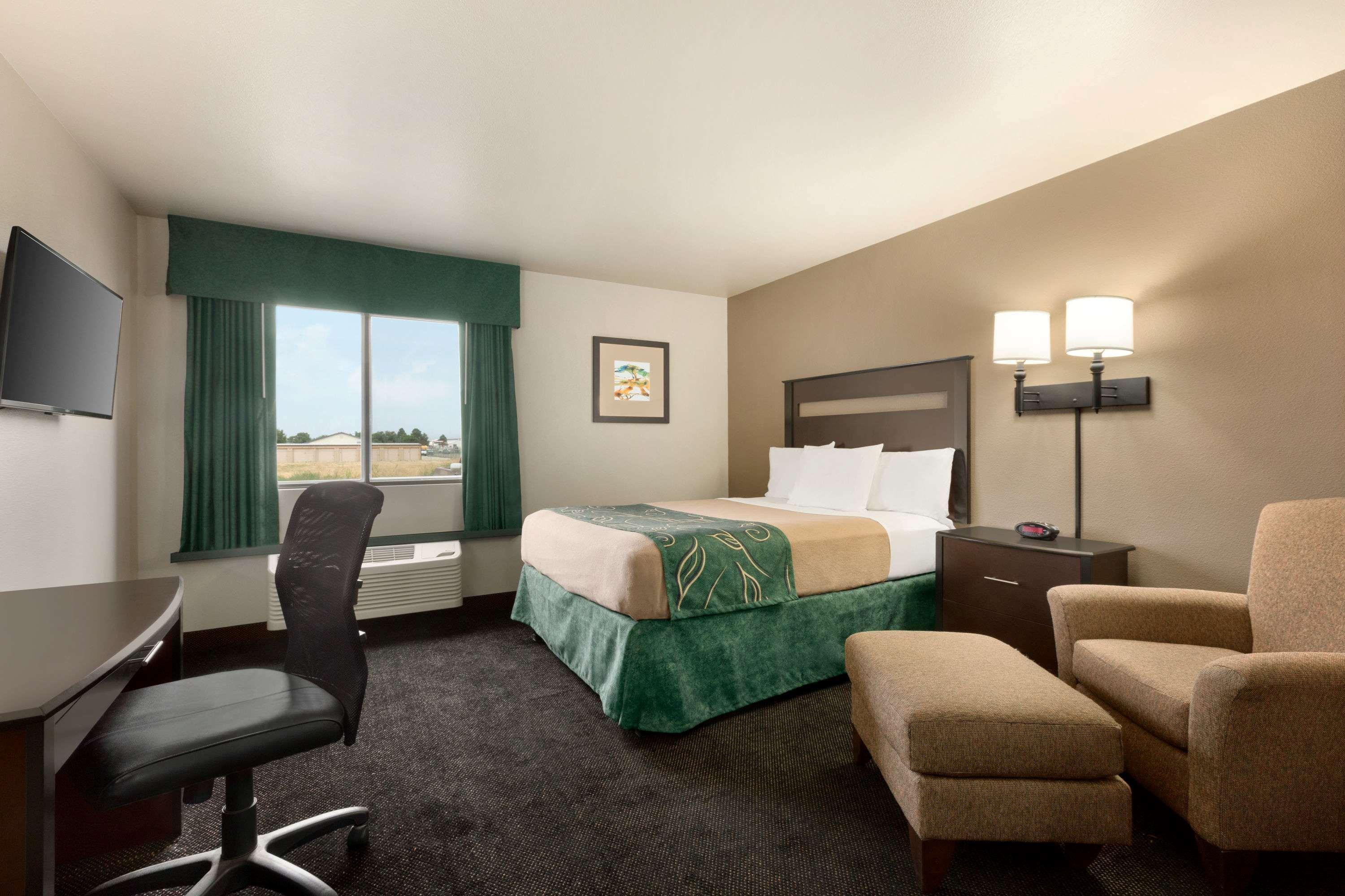 Baymont By Wyndham Glendive Hotel Bagian luar foto