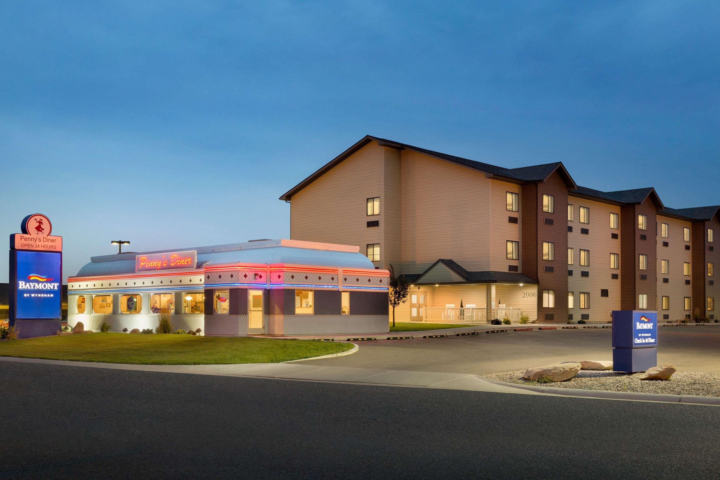 Baymont By Wyndham Glendive Hotel Bagian luar foto