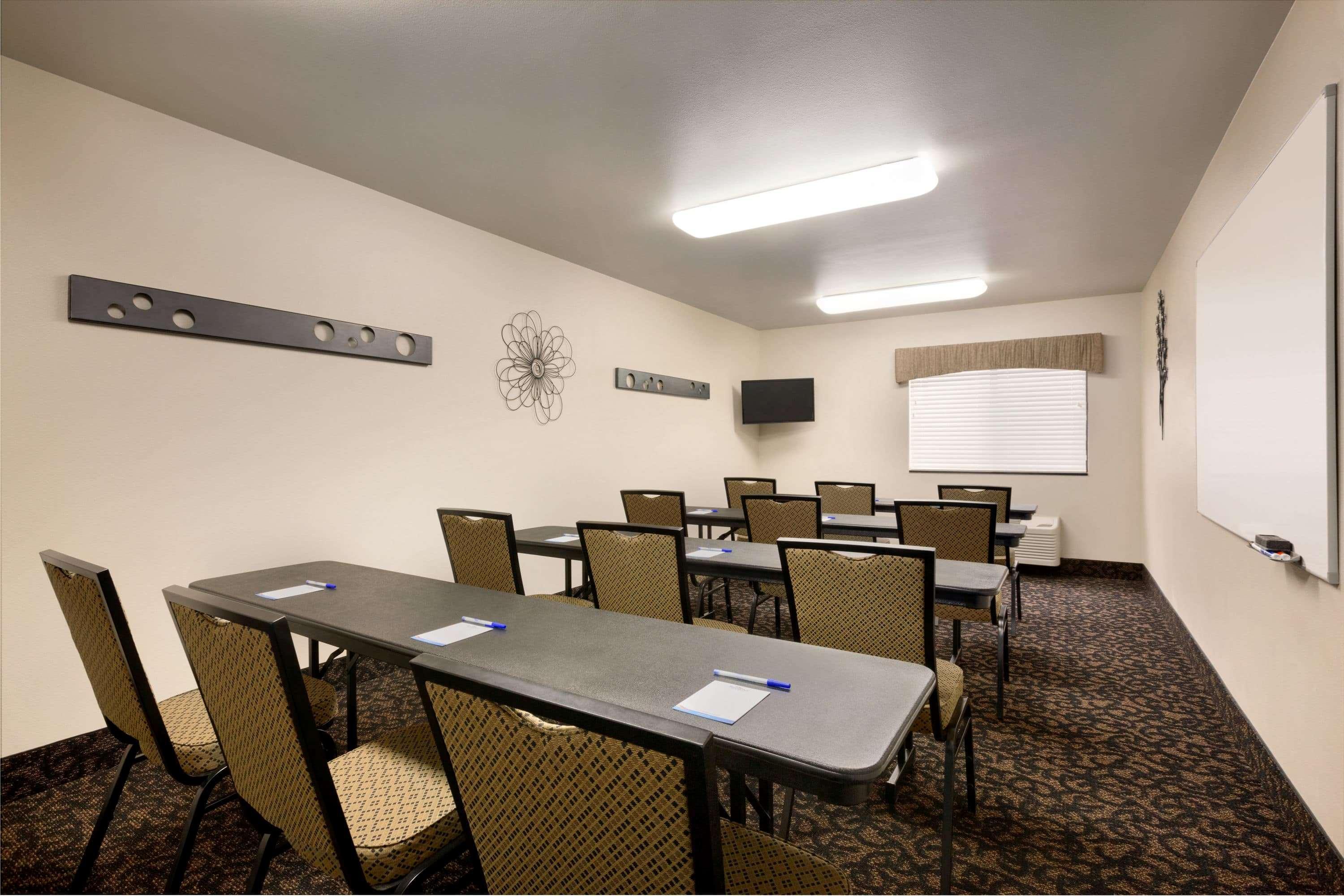 Baymont By Wyndham Glendive Hotel Bagian luar foto