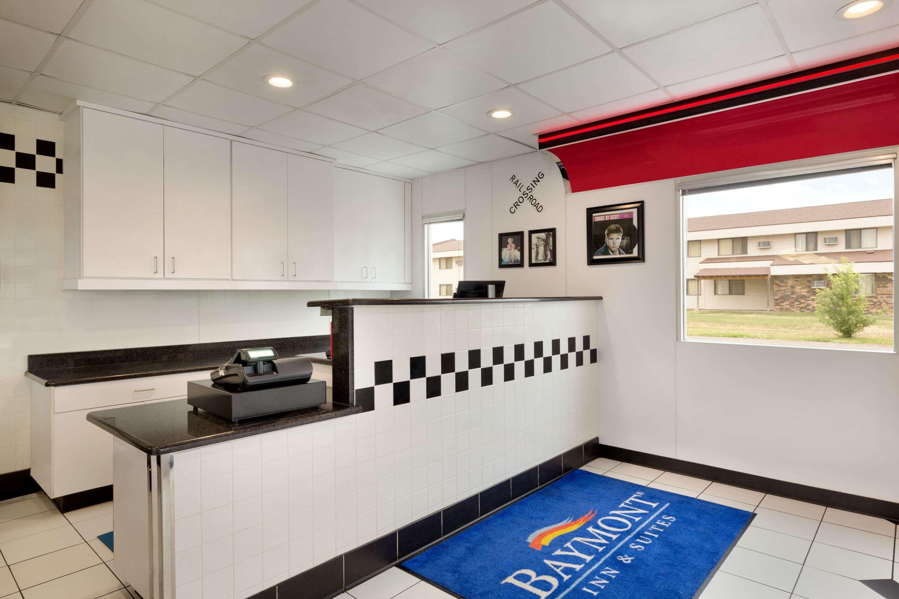 Baymont By Wyndham Glendive Hotel Bagian luar foto