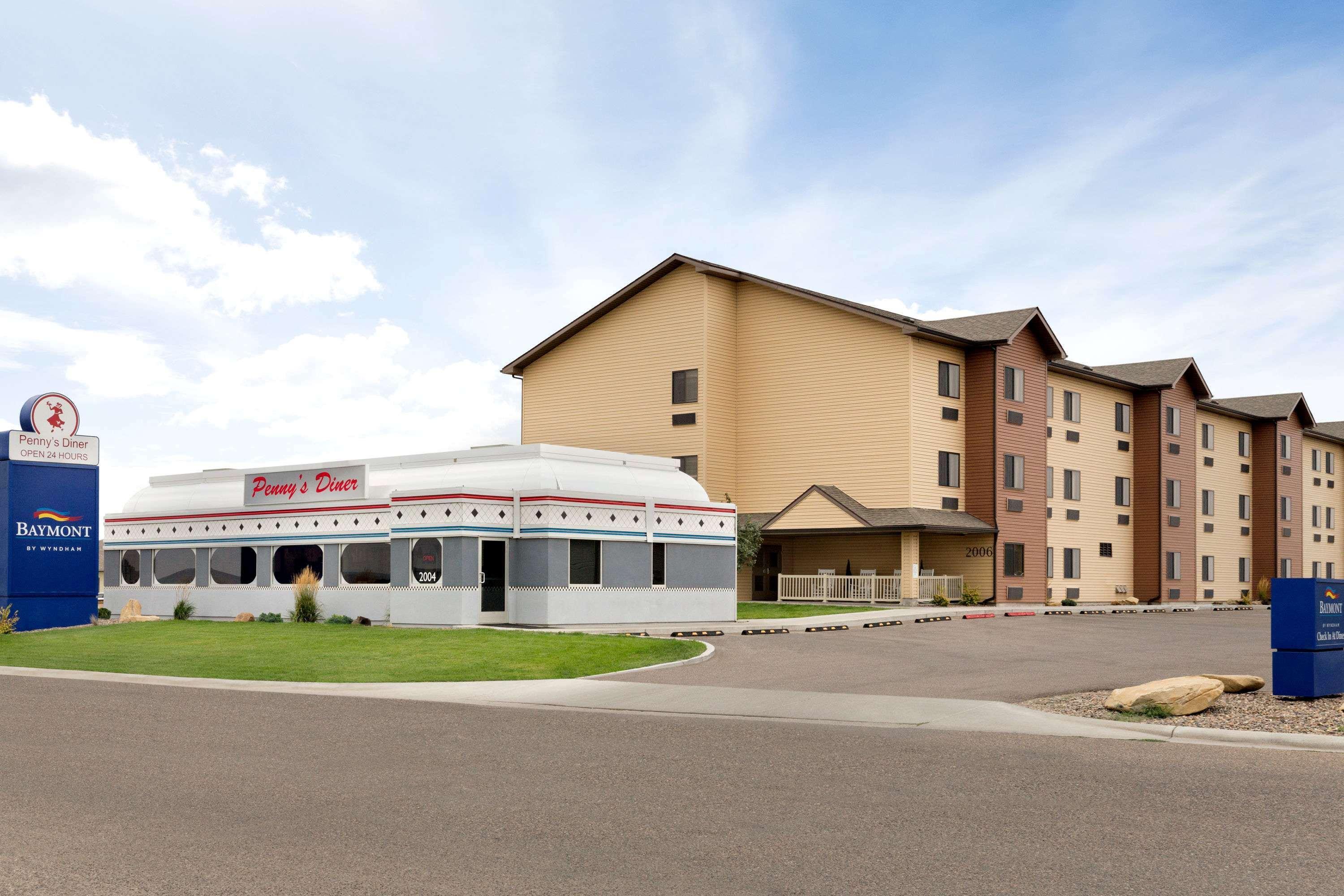 Baymont By Wyndham Glendive Hotel Bagian luar foto